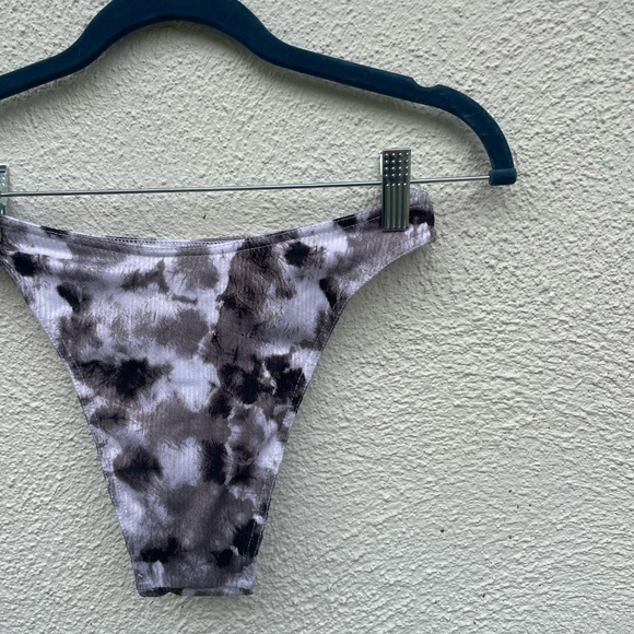 NWT Pretty Little Things High Leg Bikini - Picture 7 of 9